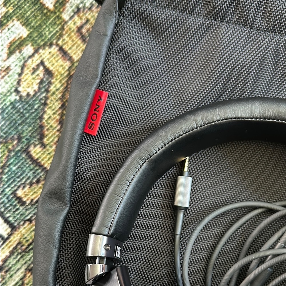 Sony MDR-1A over-ear headphones - Picture 5 of 6